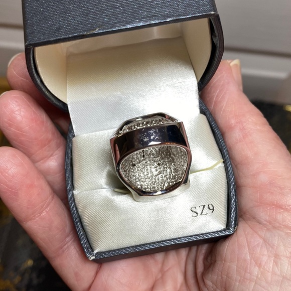 FASHION RING SIZE 9 - Picture 5 of 8